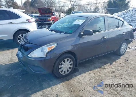 2015 Nissan Versa 1.6 S z USA, uszkodzony, nr VIN 3N1CN7AP3FL817349